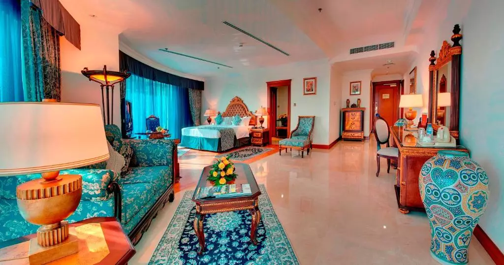 Grand Excelsior Hotel